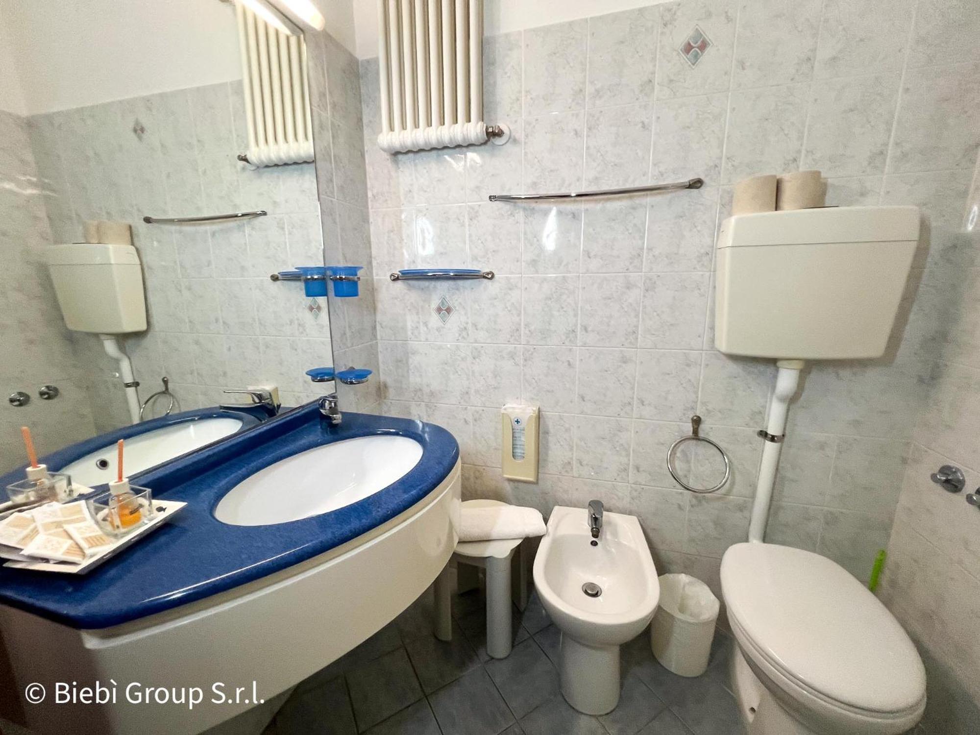 Hotel Giorg - Waterpark Included Римини Экстерьер фото